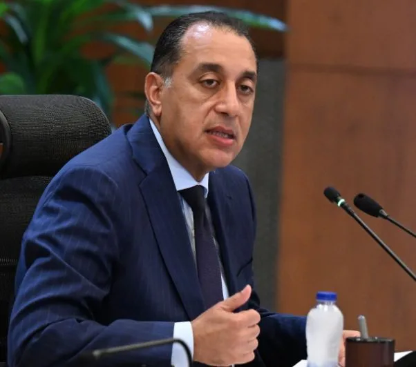 رئيس الوزراء: أسعار الخدمات ترتفع سنوياً بسبب ارتفاع التكاليف، ونبلغ الجمهور بذلك بشكل تدريجي. رئيس الوزراء: أسعار الخدمات ترتفع سنوياً بسبب ارتفاع التكاليف، ونبلغ الجمهور بذلك بشكل تدريجي.