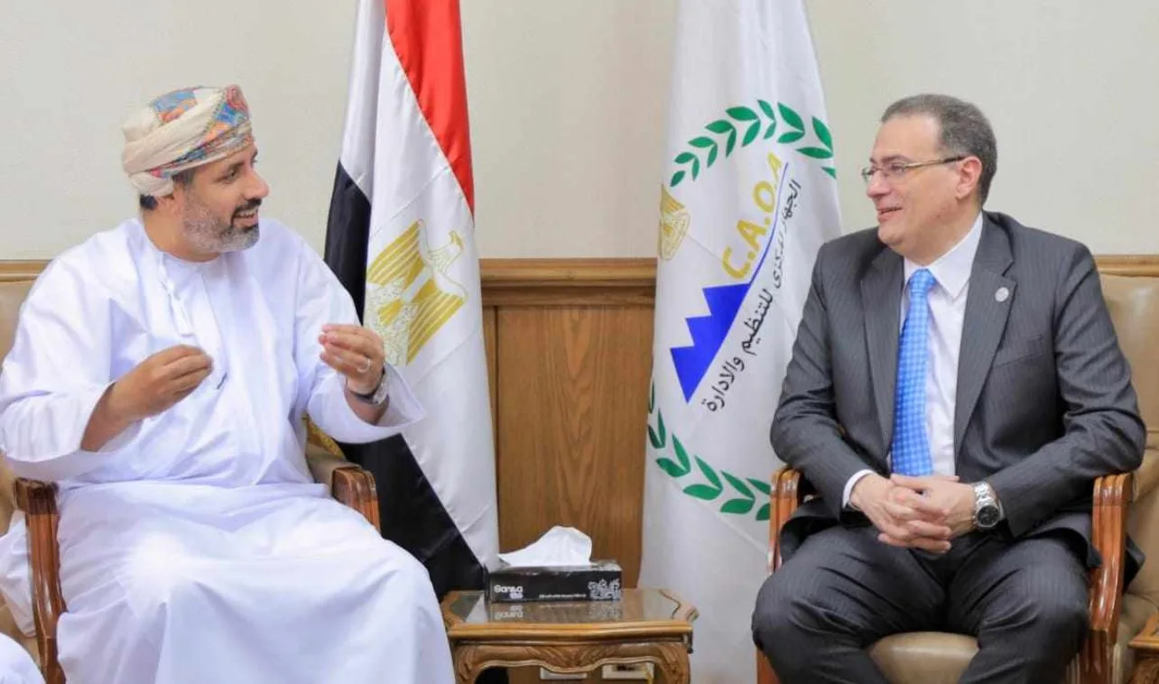 رئيس الهيئة المركزية للتنظيم والإدارة يناقش مع وزير العمل العماني سبل تعزيز التعاون المشترك رئيس الهيئة المركزية للتنظيم والإدارة يناقش مع وزير العمل العماني سبل تعزيز التعاون المشترك