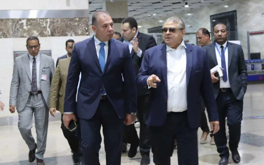 اللجنة العليا للرقابة الأمنية والبيئية تراجع مطار سفنكس الدولي تحضيرًا للافتتاح المرتقب للمتحف المصري الكبير اللجنة العليا للرقابة الأمنية والبيئية تراجع مطار سفنكس الدولي تحضيرًا للافتتاح المرتقب للمتحف المصري الكبير