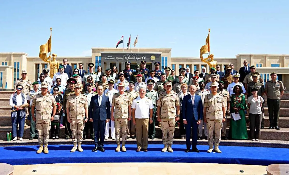 القوات المسلحة تستضيف جولة تعريفية للملحقين العسكريين العرب والأجانب في الأكاديمية العسكرية والمشاريع الوطنية المصرية