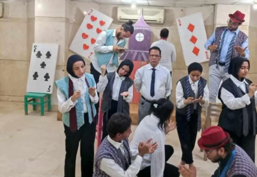 سترة لفرقة سوهاج المسرحية: عرض ي融合 بين الكوميديا والدراما ويستعرض تناقضات الحياة سترة لفرقة سوهاج المسرحية: عرض ي融合 بين الكوميديا والدراما ويستعرض تناقضات الحياة