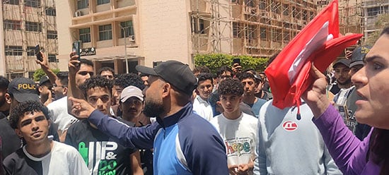 الطلاب-يطالبون-بمحاسبة-المسؤولين-عن-وفاة-زميلتهم