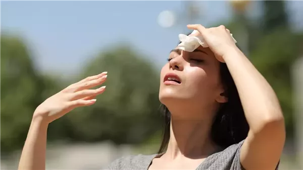 تعرّض 45 طالبًا لضربة شمس في جامعة طنطا (فيديو) تعرّض 45 طالبًا لضربة شمس في جامعة طنطا (فيديو)