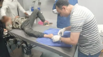 وكيل وزارة الصحة في الشرقية يقوم بإجراء عملية جراحية لطفل في مستشفى أبو حماد المركزي بعد عدم وجود أطباء في قسم الطوارئ