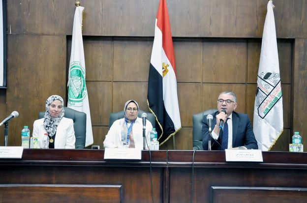 تجارة عين شمس تعقد ورشة عمل حول التعامل مع الطلاب ذوي الاحتياجات الخاصة في الفصول المدمجة.