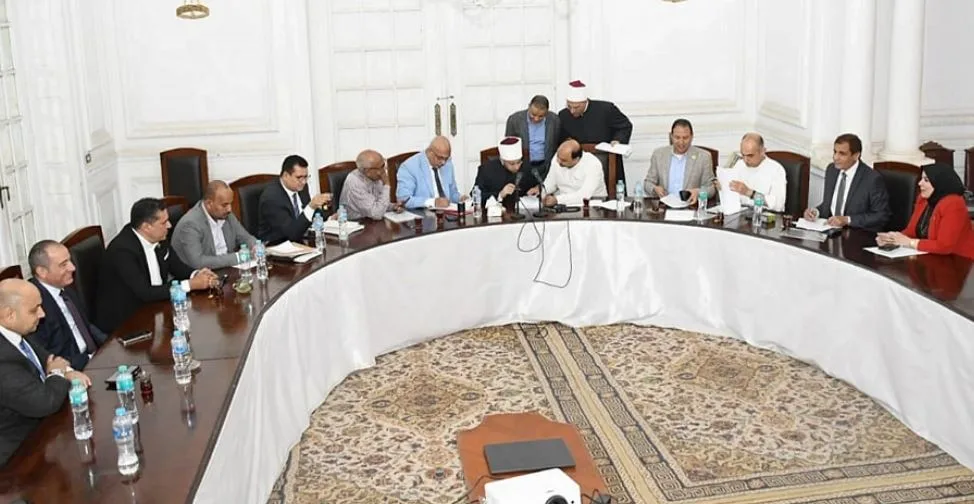 وزير الأوقاف يكلف بسرعة فحص الطلبات المقدمة من النواب