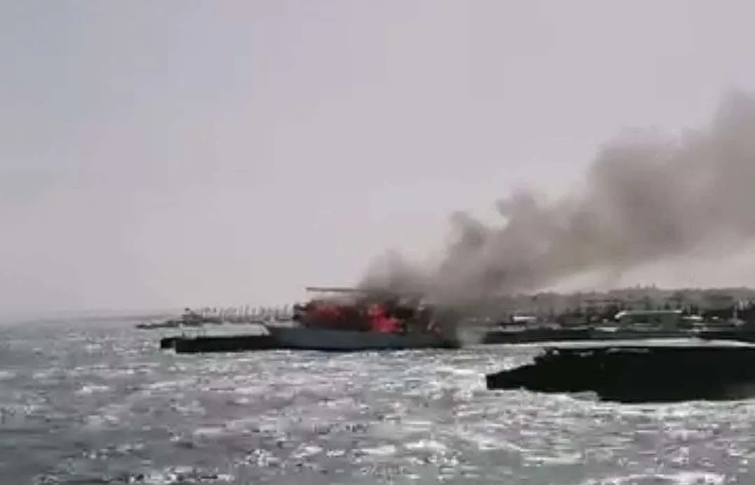 إخماد حريق اندلع في إحدى القوارب السياحية في الغردقة إخماد حريق اندلع في إحدى القوارب السياحية في الغردقة