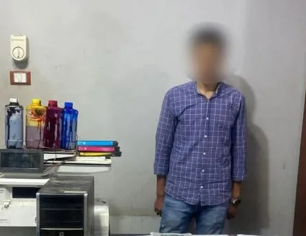 احتجاز مدير شركة توظيف بتهمة الاحتيال على المواطنين في الفيوم احتجاز مدير شركة توظيف بتهمة الاحتيال على المواطنين في الفيوم