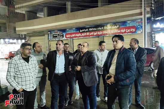 جهود مكثفة لرفع مياه الأمطار من الشوارع بمحافظة كفر الشيخ (3)