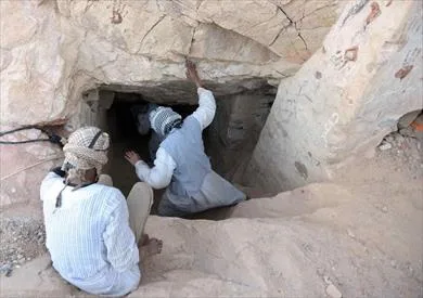 اختناق 3 شباب أثناء بحثهم عن آثار في أسوان