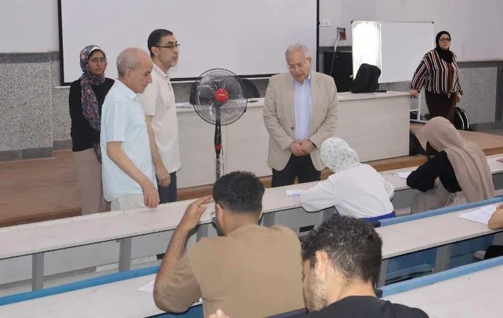 نائب رئيس جامعة حلوان والأمين العام للجامعة الأهلية يتابعان تقدم اختبارات نهاية العام الدراسي نائب رئيس جامعة حلوان والأمين العام للجامعة الأهلية يتابعان تقدم اختبارات نهاية العام الدراسي