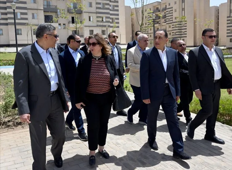 رئيس الوزراء: نواصل بحزم مبادرة سكن لكل المصريين لتلبية احتياجات المواطنين. رئيس الوزراء: نواصل بحزم مبادرة سكن لكل المصريين لتلبية احتياجات المواطنين.