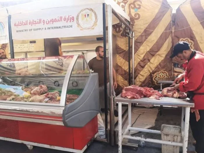 كيلو اللحم بسعر 250 جنيهاً.. محافظة القاهرة تُطلق معرض “أهلاً بالعيد” في الأميرية. كيلو اللحم بسعر 250 جنيهاً.. محافظة القاهرة تُطلق معرض “أهلاً بالعيد” في الأميرية.