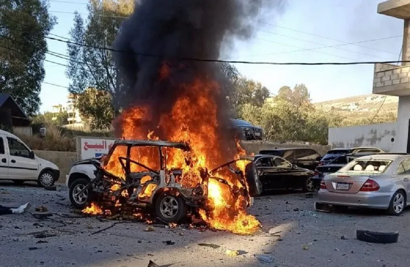 إصابة فرد جراء هجوم إسرائيلي على سيارة في جنوب لبنان إصابة فرد جراء هجوم إسرائيلي على سيارة في جنوب لبنان