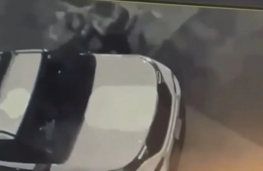 حادثة محرجة.. مشادة بين ضابطيْ شرطة أمام منزل أوباما حادثة محرجة.. مشادة بين ضابطيْ شرطة أمام منزل أوباما
