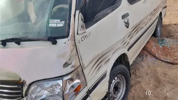 مصرع شخص وإصابة 10 آخرين إثر انقلاب ميكروباص على طريق الواحات بالمنيا