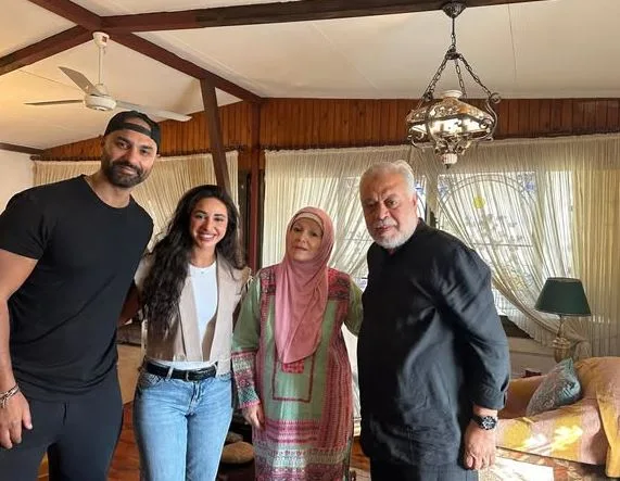 مشيرة إسماعيل تتقبل اعتذار آية سماحة بعد زيارتها لمنزلها. مشيرة إسماعيل تتقبل اعتذار آية سماحة بعد زيارتها لمنزلها.