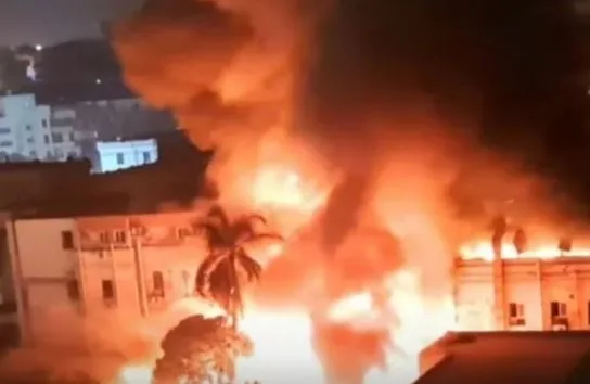 حريق هائل في عقار يضم بنك القاهرة بوسط البلد.. والحماية المدنية تسيطر على النيران