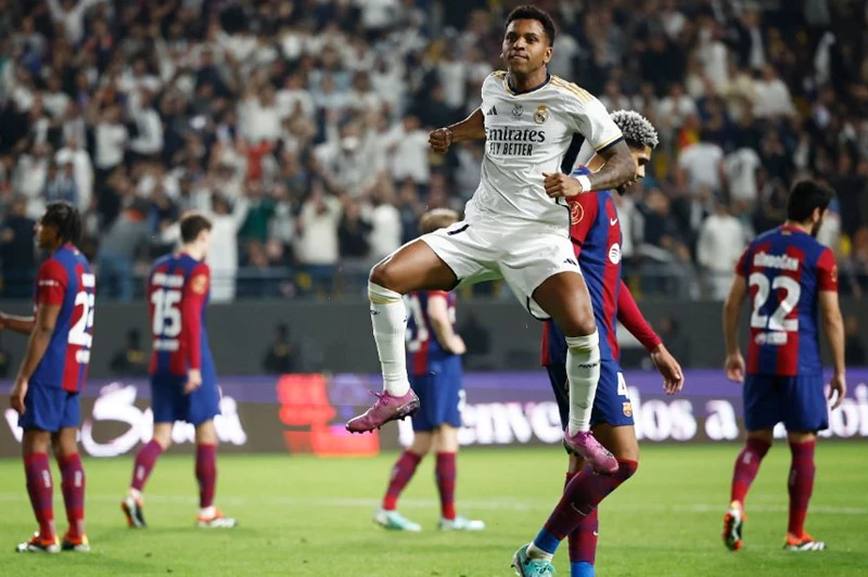 7 لاعبين في خطر مغادرة ريال مدريد 7 لاعبين في خطر مغادرة ريال مدريد