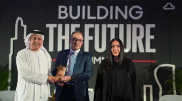 أحمد شلبي يُحتفى به في قمة “مستقبل البناء” لمجلة فوربس تقديراً لمساهماته في التنمية المستدامة في مجال العقارات.
