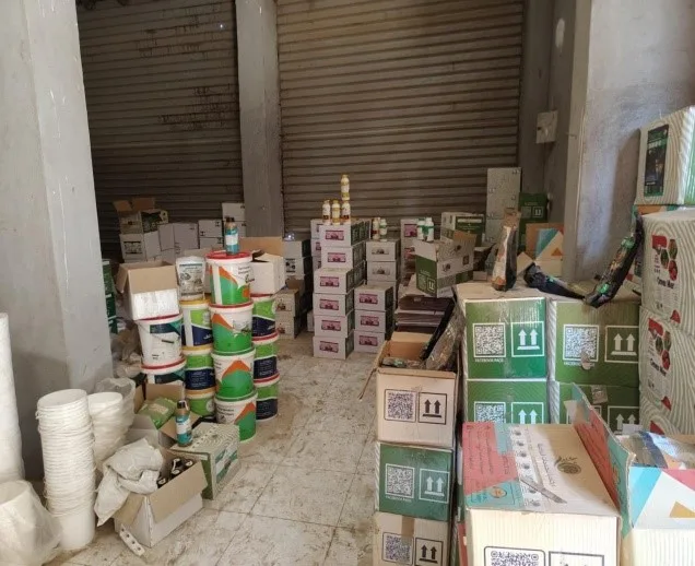 إغلاق مصنع غير مرخص لتصنيع الأسمدة والمخصبات الزراعية المقلدة في المنوفية إغلاق مصنع غير مرخص لتصنيع الأسمدة والمخصبات الزراعية المقلدة في المنوفية