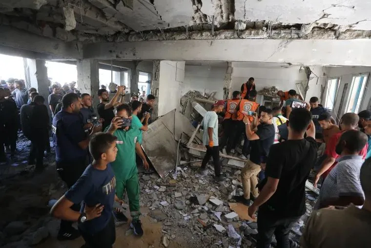 استشهاد 15 فلسطينياً جراء غارة إسرائيلية على مدرسة تأوي نازحين في شمال غزة