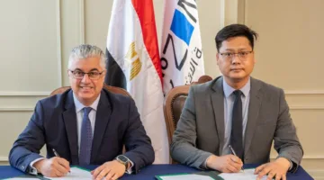 رئيس هيئة قناة السويس الاقتصادية يبرم عقداً لمشروع صيني في مجال الملابس الجاهزة بقيمة استثمارية تبلغ 15 مليون دولار