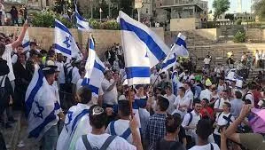 مسيرة الأعلام في القدس: اعتداءات المستوطنين على الفلسطينيين في باب العامود