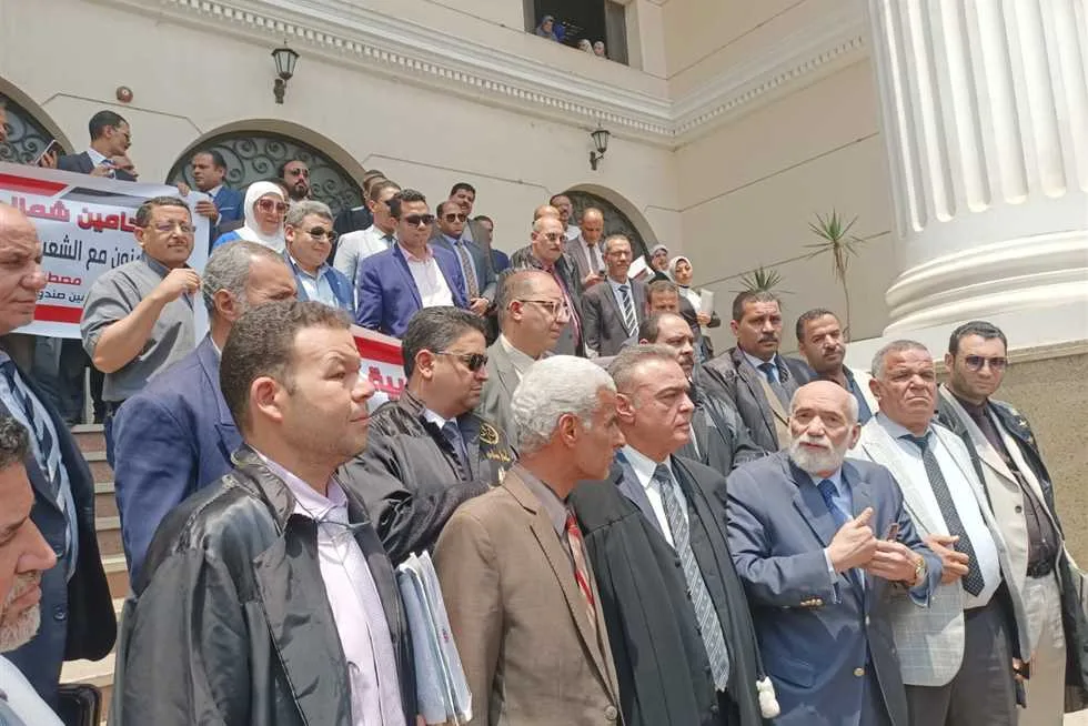 محامو شمال القليوبية ينظمون إضرابا أمام جميع الدوائر اعتراضا على زيادة الرسوم القضائية