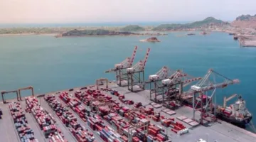جيش الاحتلال الإسرائيلي يحذر من إخلاء ثلاث موانئ يمنية بشكل عاجل