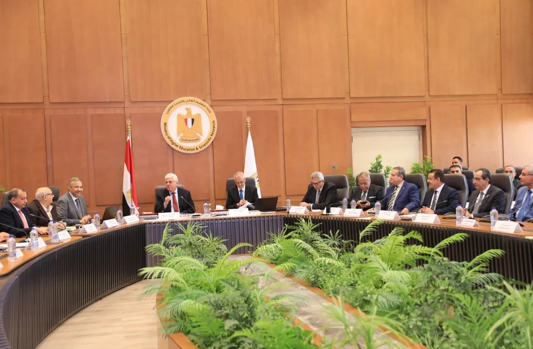 وزير التعليم العالي يطالب الجامعات الأهلية بالترويج لبرامجها الدراسية لاستقطاب الطلاب الدوليين وزير التعليم العالي يطالب الجامعات الأهلية بالترويج لبرامجها الدراسية لاستقطاب الطلاب الدوليين