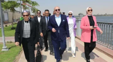 محافظ بني سويف يرافق رئيسة المجلس القومي للمرأة في جولة تفقدية بالممشى السياحي