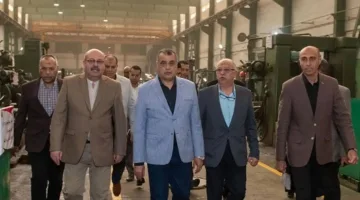 وزير الإنتاج يتفقد مراحل التصنيع في مصنع 99 الحربي ويشدد على أهمية إقامة شراكات ناجحة لتعزيز الصناعة الوطنية.