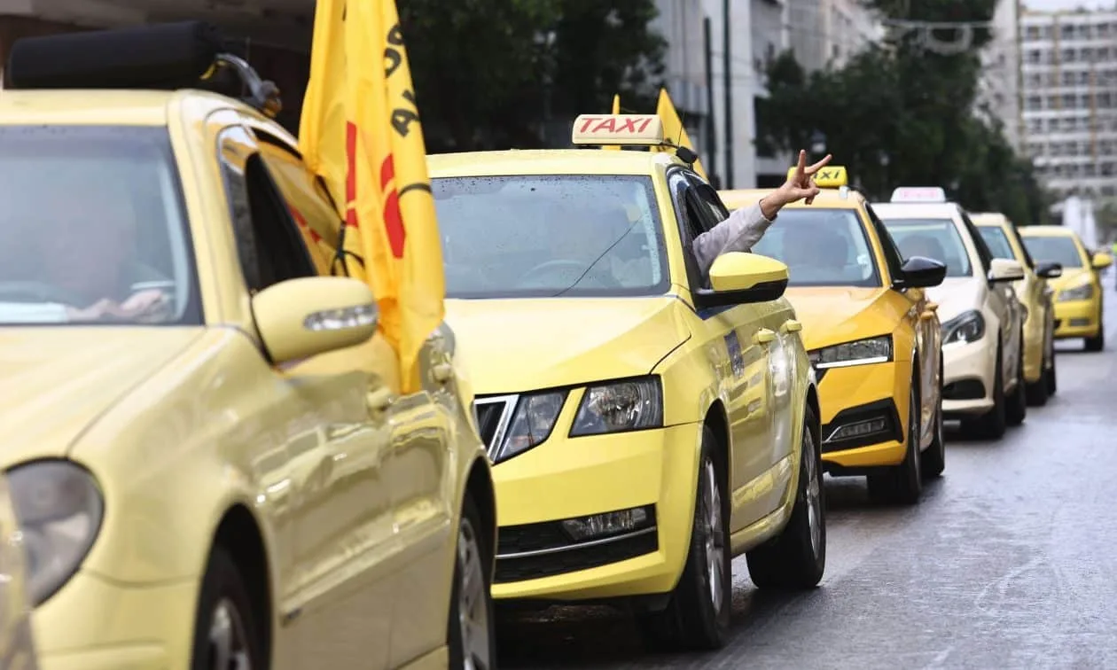 سائقو التاكسي في أثينا يهددون بالإضراب احتجاجًا على سياسات المطار