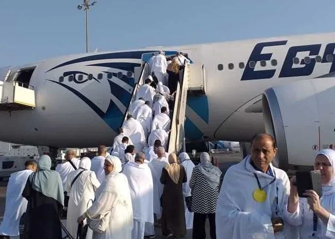 مصر للطيران تدشّن 22 رحلة غدًا لنقل الحجاج إلى الأماكن المقدسة مصر للطيران تدشّن 22 رحلة غدًا لنقل الحجاج إلى الأماكن المقدسة