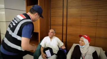 رئيس بعثة الحج يضمن وجود أعضاء الفريق في فنادق الإقامة على مدار الساعة لمتابعة أوضاع حجاج القرعة.