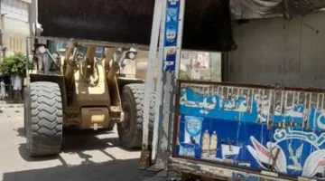 حملة لإزالة الأكشاك غير القانونية في حي الزاوية الحمراء