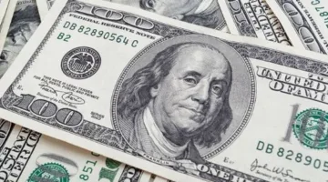الدولار يتراجع عالميًا مع تصاعد القلق بشأن الاقتصاد الأمريكي