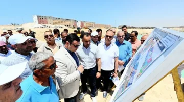 وزير الإسكان يزور مشروع البحيرات والطرق ومدخل مارينا الساحل الشمالي