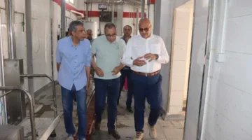 محافظ القليوبية يقوم بجولة في مجازر قها وحي غرب شبرا الخيمة للتأكد من استعداداتها لعيد الأضحى.
