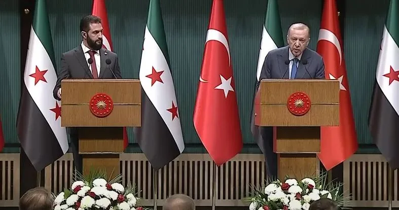 أردوغان في محادثات مع الشرع: نعارض الاعتداءات الإسرائيلية على سوريا أردوغان في محادثات مع الشرع: نعارض الاعتداءات الإسرائيلية على سوريا