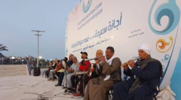 ثقافة دمياط وجهاز التعمير يحتفلان بعيد العمال على المسرح الروماني