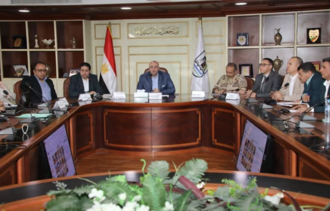 محافظ بني سويف يتابع مستجدات مشروعات المرحلة الأولى من مبادرة حياة كريمة بمركزي ناصر وببا