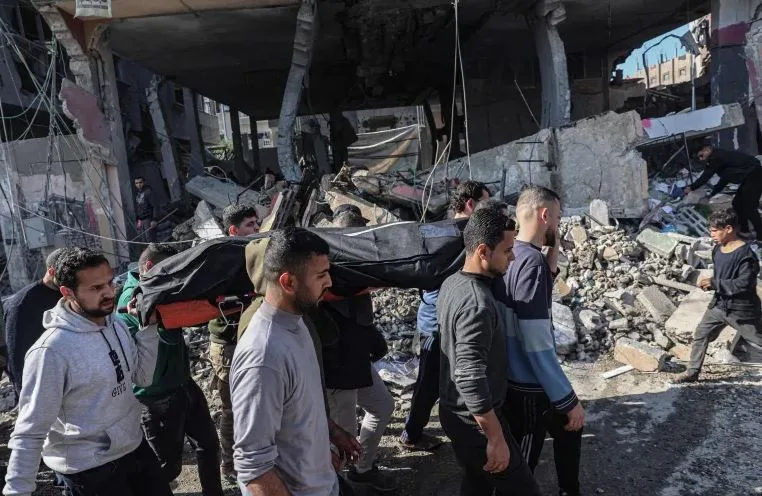 17 شهيدًا في مجازر جديدة جراء الاحتلال في غزة 17 شهيدًا في مجازر جديدة جراء الاحتلال في غزة