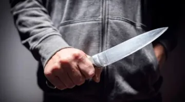 طعنة قاتلة وقطع كف اليد… النيابة تطلب القبض على المتهم الهارب في قضية مقتل شخص أثناء التقاط سيلفي بالإسكندرية.