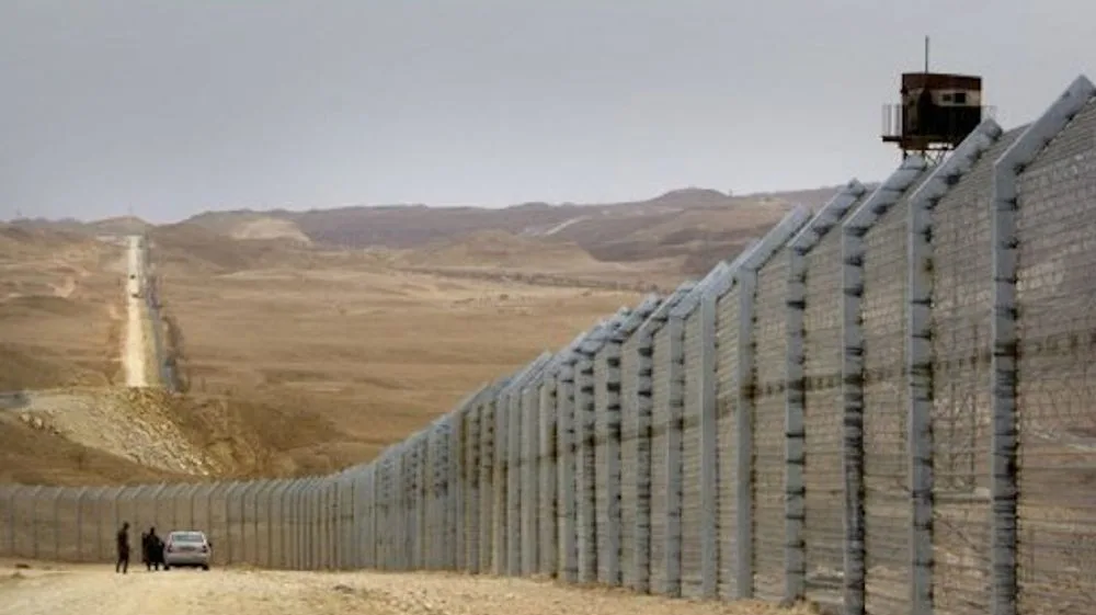 جدار إسرائيلي يفصل غور الأردن: استعراض لتاريخ سياسة العزل الإسرائيلية من بارليف إلى سياج غزة جدار إسرائيلي يفصل غور الأردن: استعراض لتاريخ سياسة العزل الإسرائيلية من بارليف إلى سياج غزة