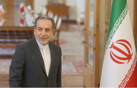 وزير الخارجية الإيراني يصل باكستان للتوسط لوقف التصعيد مع الهند بسبب هجوم كشمير الدموي