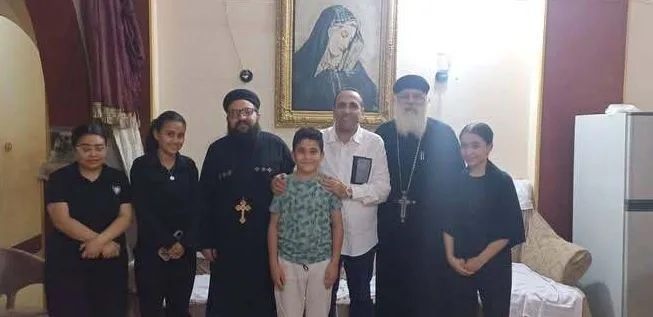 وكيل اللجنة الدينية بمجلس الشيوخ يقدم فرصة عمل ومنحة دراسية لأبناء منال نجيب، ضحية العنف الأسري في بني سويف. وكيل اللجنة الدينية بمجلس الشيوخ يقدم فرصة عمل ومنحة دراسية لأبناء منال نجيب، ضحية العنف الأسري في بني سويف.