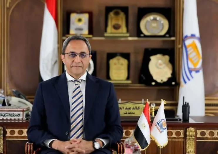 محافظ قنا يشكل لجانا عاجلة لحصر الأضرار ومعالجة تداعيات انهيار تندات موقف قوص