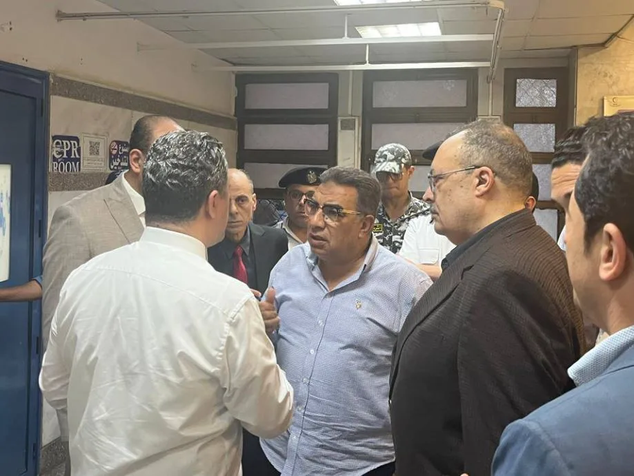 محافظ الدقهلية يزور مصابي حريق قرية أبو زاهر ويعزي أسر الضحايا محافظ الدقهلية يزور مصابي حريق قرية أبو زاهر ويعزي أسر الضحايا
